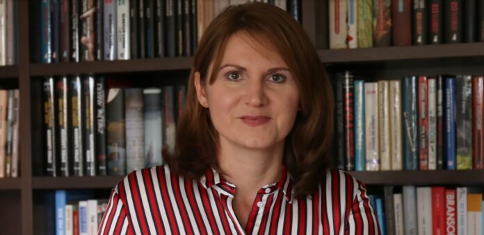 Byť zamestnancom či podnikať – alebo existuje aj iná cesta?