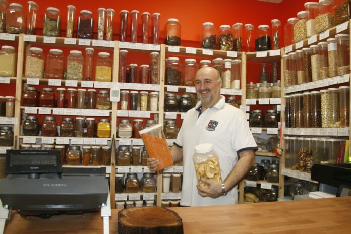 Peter Kmeť: Ako sa (nielen v Senci) neutopiť v odpade.