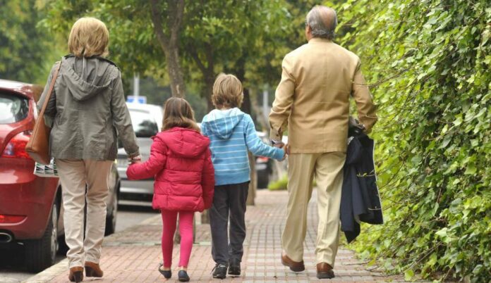 DANA LJUBIMOVOVÁ: MEDZIGENERAČNÉ LÁŽO PLÁŽO