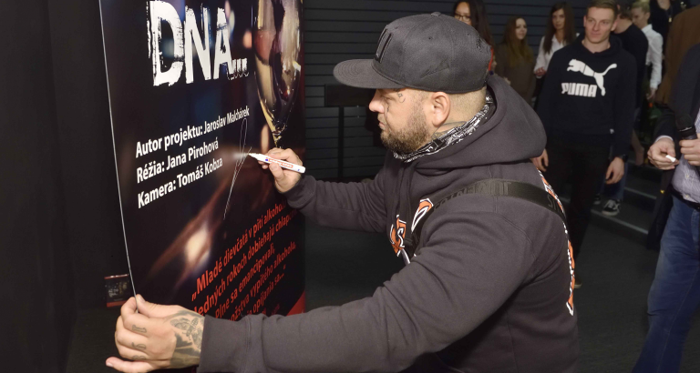PROBLÉM, KTORÝ SA ŤAŽKO PRIZNÁVA. KEĎ DETI PIJÚ