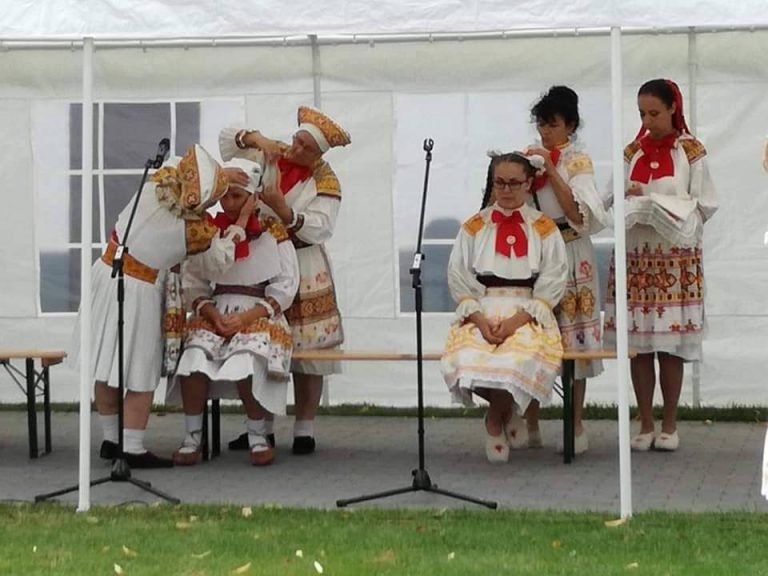Čepčenie v Čičmanoch a vystúpenia folklórnych skupín