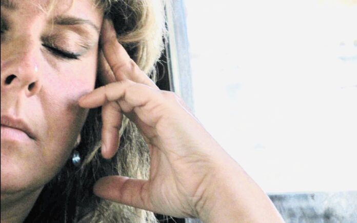 Manžel ju oklamal fiktívnym manželstvom.