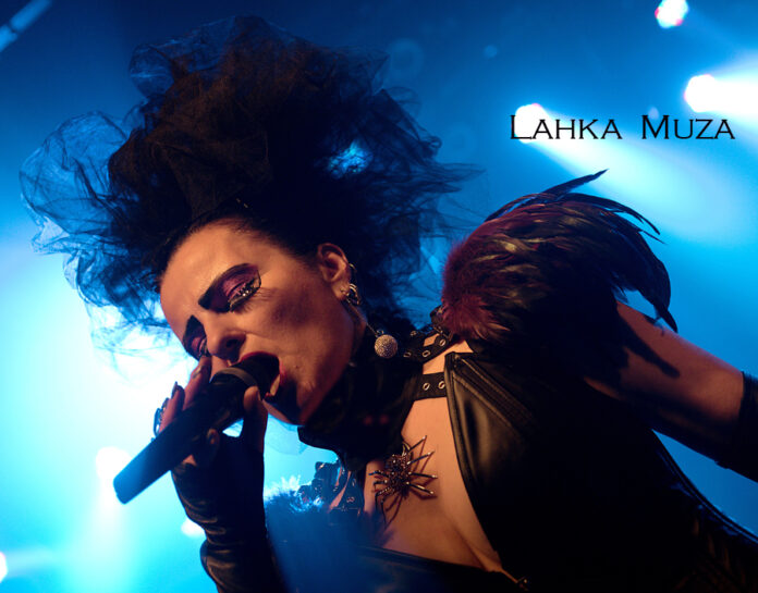 Speváčka Gudrun z kapely Ľahká Múza