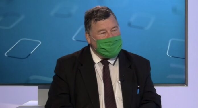 Prvým Slovákom, ktorého zaočkujú proti korone, bude Vladimír Krčméry.