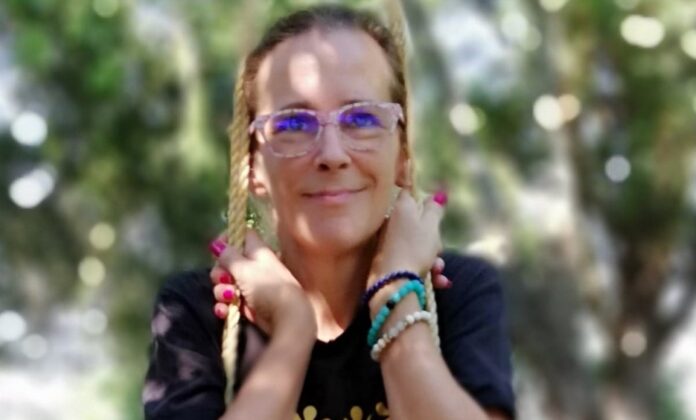 Idealista s ružovými okuliarmi nie som