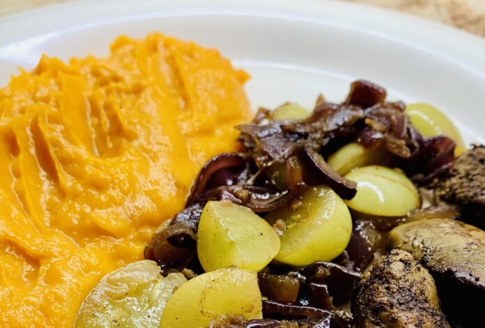 Recept na unikátnu kuraciu pečeň s hroznom