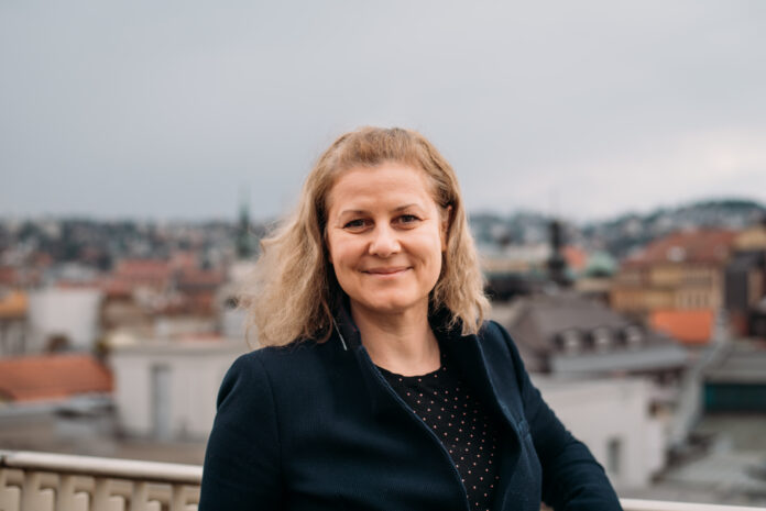 Valeria Schulczová vyštudovala divadelnú réžiu