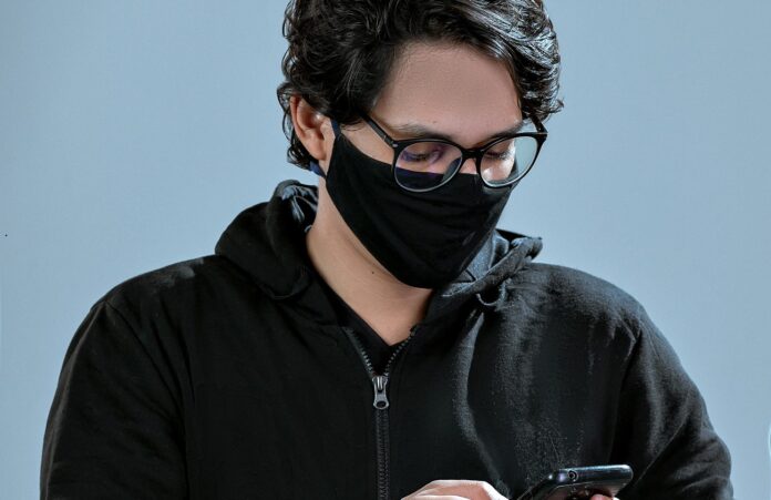 Syndróm suchého oka súvisiaci s rúškom