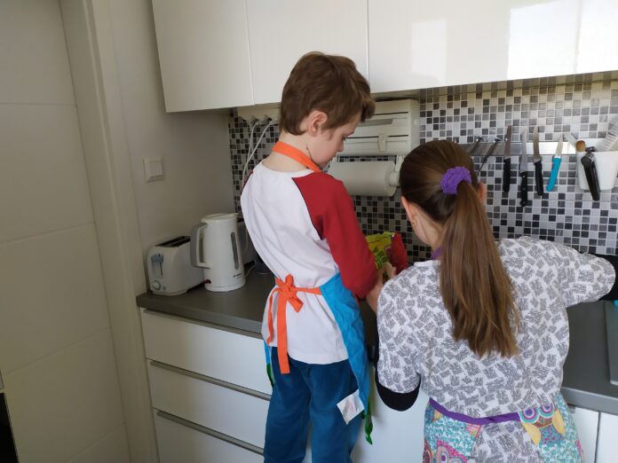 Ako naučiť deti piecť palacinky