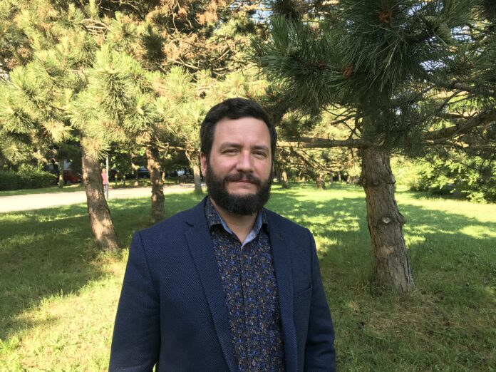 Peter Weis o právach a povinnostiach a podaniach do Haagu