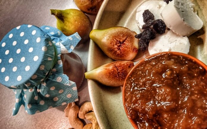 figový džem - potrebujete figy, med a orechy