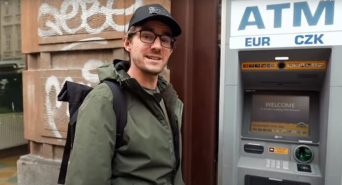 Účtovanie poplatkov v bankomatoch