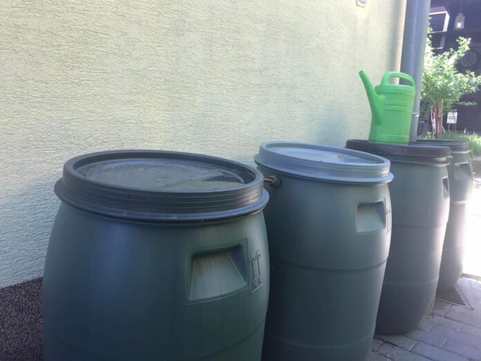 Ako zadržať dažďovú vodu a vytvoriť si zásoby vody