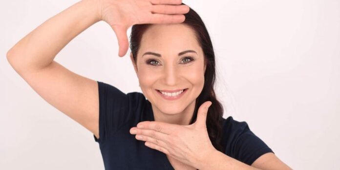 Naučte sa masážne techniky na omladenie tváre