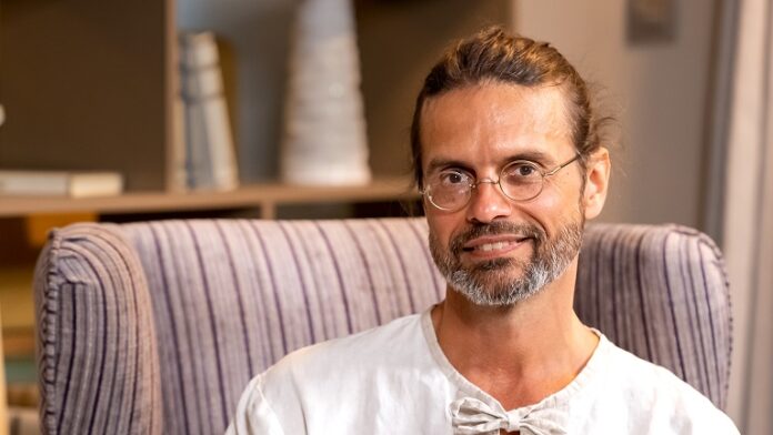 Odíďte zo systému, ktorý vám nič neponúka. Vytvorte si vlastný svet. Leri Veleslav Švec