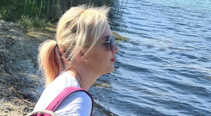 O 10 rokov mladší partner