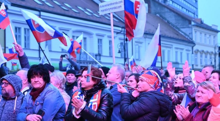 Každý je strojcom vlastného šťastia, každý je posratý ako prd v gatiach. Slovenskooooo…