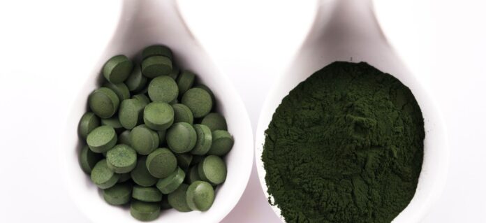 Chlorela a zelený jačmeň - prečo ich konzumovať Čo zaberá očkovaným a ľuďom čo prekonali koronu
