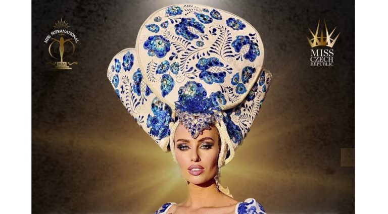 Finalistka súťaže Miss ČR predviedla róbu s ruským vzorom. Malo ísť o vzor „cibuláku“. UPS?