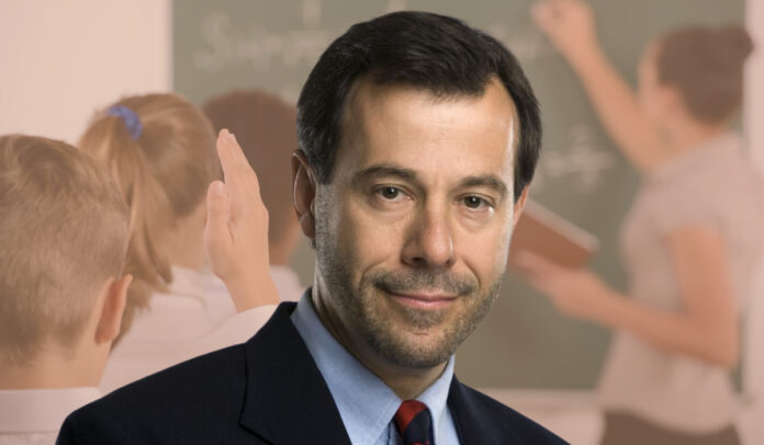 drogou sú moderné technológie, ktoré predstavujú žiariace monitory počítačov a mobilných telefónov. A kým niektoré krajiny už mobily v školách zakázali, u nás je boj s týmto nebezpečným zlozvykom ponechaný na rodičoch, avšak v situácii, keď podľa neurológa Martina Jana Stránského štát a nefunkčná lekárska komora v oblasti potrebnej osvety a prevencie úplne zlyhávajú.