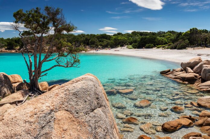 Sardínia je tiež miestom s bohatou históriou a kultúrou.