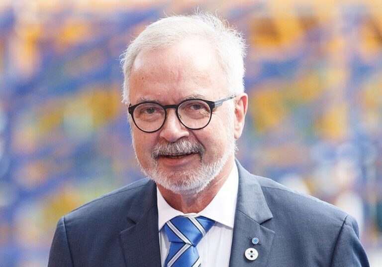 Korupcia na najvyšších miestach? Bývalý šéf Európskej investičnej banky môže skončiť vo väzení!
