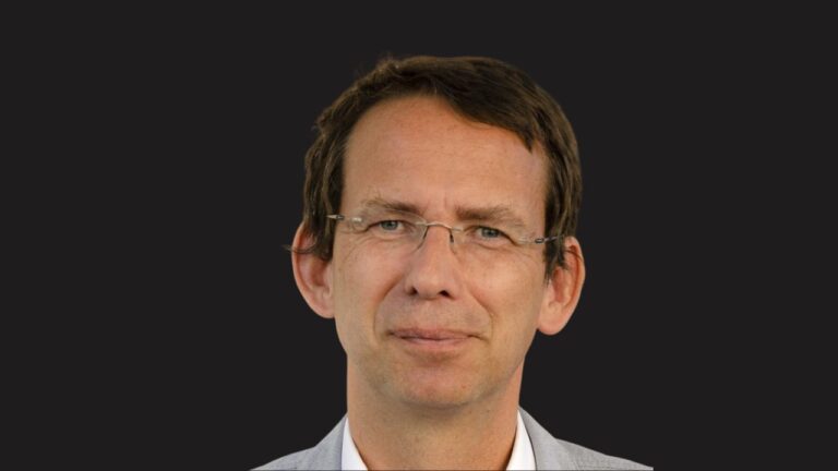 Prof. Petr Drulák: Nadradenosť západu nad Slovanmi dodnes nezmizla. Dvojaký meter je tu dodnes.