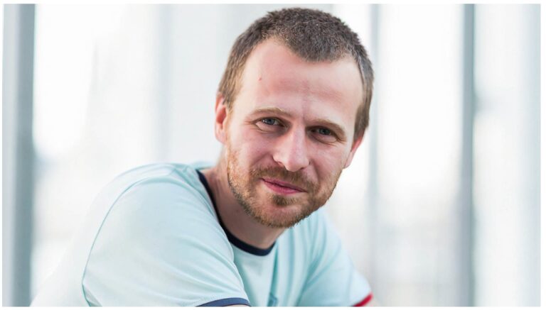 „Kto sa prestane pýtať, prestáva byť vedcom“  Tomáš Fürst a 3 nepríjemné pravdy o vede