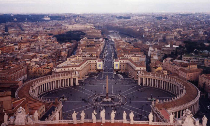 LEV XIV: Nový pápež v nadväznosti na svoj pozdrav hovoril o dôležitosti pokoja