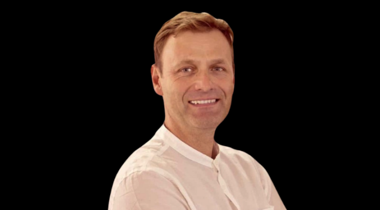 Klaus Schwab hovoril o tom, že nanotechnológie nemenia len naše správanie, ale aj nás samotných