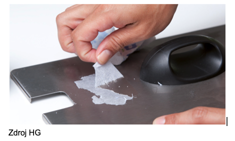 Bojujete so zvyškami po nálepkách na rôznych povrchoch? Takto ich odstránite rýchlo a bez nervov!