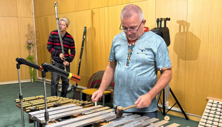 Mnoho ľudí sa pýta, prečo má hudba ladená do 3–6–9 taký upokojujúci účinok.