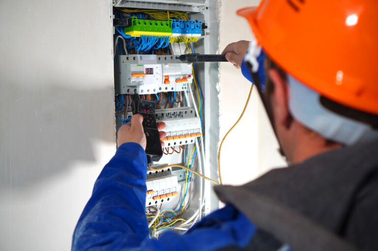 Ako udržať elektroinštaláciu bezpečnú a prehľadnú