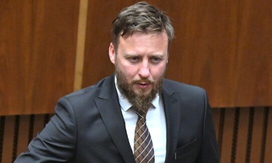 Vďaka Petrovi Kotlárovi sa pripravuje odmietnutie predpisov s WHO. Splnomocnenec to označuje aj za svoj úspech