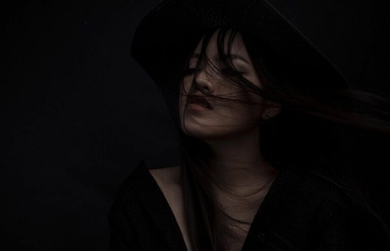 Duševný striptíz či otvorenosť? Dobre zvážte voči komu budete otvorení.