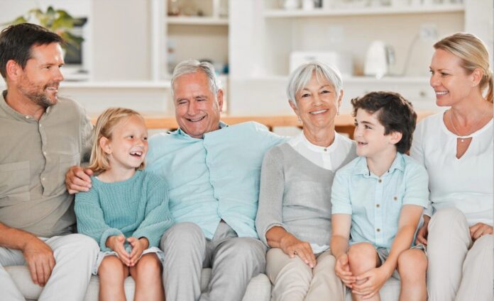 Sú starí rodičia len „služba na stráženie“ alebo partneri vo výchove?